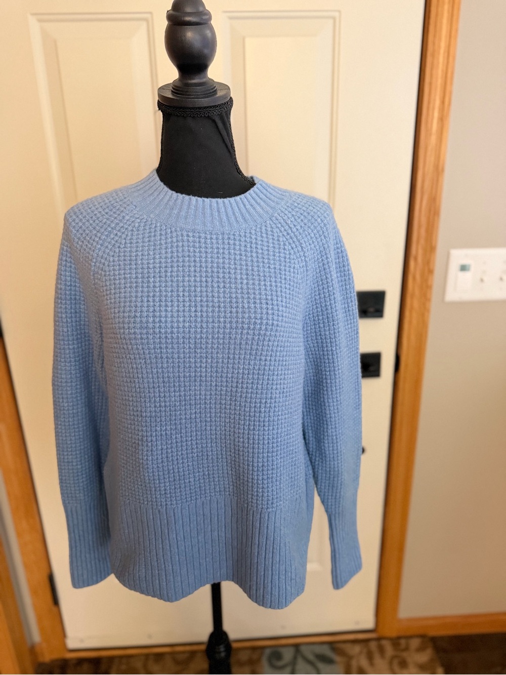 Women’s L.L. Bean light blue  soft waffle weave crew neck sweater. Small. 524373
